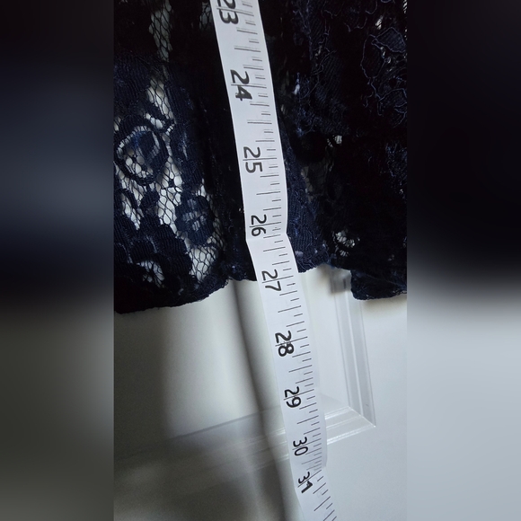 Two-piece Lulu's lace cropped skirt set in Navy Blue - Picture 12 of 16